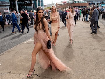 El Aintree Grand National es una competición ecuestre siendo la carrera de obstáculos más importante de las que se celebran en el Reino Unido. El Aintree Grand National es una competición ecuestre, la carrera de obstáculos más importante de las que se celebran en el Reino Unido. Se realiza en el hipódromo de Aintree en la ciudad de Liverpool.