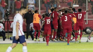 Soccer Football - World Cup - CONCACAF Qualifiers - Panama v United States - Estadio Rommel Fernandez, Panama City, Panama - October 10, 2021 Panama&#039;s Anibal Godoy celebrates scoring their first goal with teammates REUTERS/Erick Marciscano