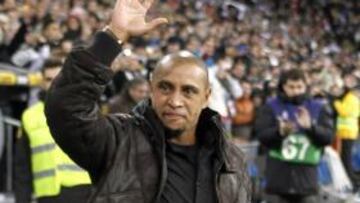 <b>EN CASA. </b>Roberto Carlos estuvo en el Bernab¨¦u este mes de febrero.