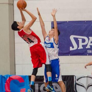 Es hijo de Lino Sáez y sobrino de Patrick. Brilló en el Sudamericano Sub 17 y desde ahora comenzará una carrera en el college de Estados Unidos.