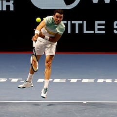 Bautista tumba a McDonald y se cita con Cilic en cuartos