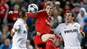 <b>ACTIVO. </b>Torres, entre dos rivales, no pudo marcar ayer.