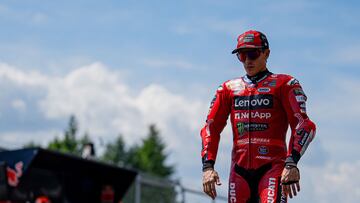 Marc Márquez en el pit lane de Brno antes de la carrera de MotoGP.