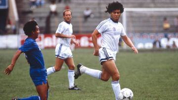 El técnico salvadoreño encabeza un interesante proyecto en La Selecta, pero hace poco más de 30 años fue el verdugo de su país, en una eliminatoria en la que jugó para Estados Unidos.