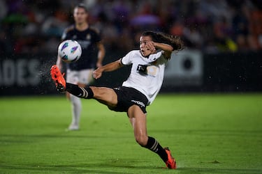 Defensa de 27 años, la capitana del Valencia, colista de la máxima categoría, también se puede desenvolver en el centro del campo. Su futuro, como el del equipo blanquinegro en las últimas jornadas, también está por resolver.