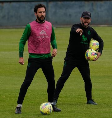 Germán, del Racing, y su entrenador, José Alberto, en La Albericia.