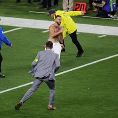 Super Bowl sees streaker: partially clothed field invader halts play