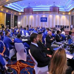 Los árbitros de Rusia 2018, en Doha con el VAR de fondo