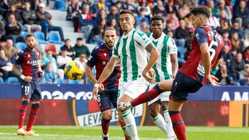 José Antonio Martínez, ante el Levante.