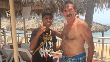 El ex estratega de las &Aacute;guilas comparti&oacute; a trav&eacute;s de las redes sociales una fotograf&iacute;a junto al famoso vendedor de empanadas en Acapulco.