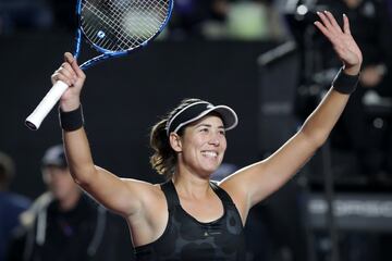 Garbiñe Muguruza se lució Guadalajara (México) para levantar por primera vez para el tenis femenino español el título de las WTA Finals. Ganó a Anett Kontaveit: 6-3 y 7-5 en 1h:38.