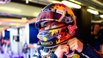 El piloto japonés, Yuki Tsunoda, durante los primeros test en el circuito de Yas Marina.