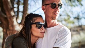 Guti y su mujer, Romina Belluscio, abrazados.