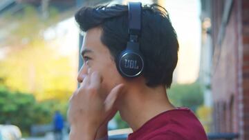 Estos auriculares se cargan con energía solar