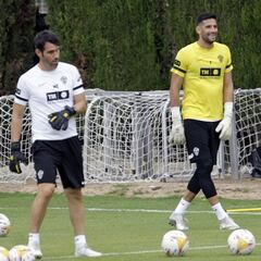 La derrota en Vallecas reabre el debate: Casilla o Badia