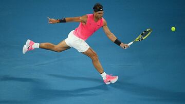 Nadal esboza una sonrisa tras ganar a Delbonis a medio gas