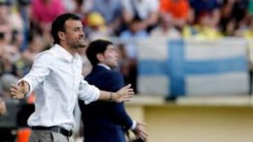 Luis Enrique, con Marcelino de fondo.