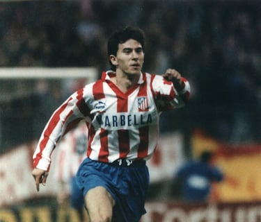 Jugó con el Atlético de Madrid de 1989 a 1993 y con el Valladolid la temporada 1993-94.