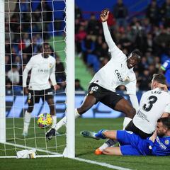 Mayoral remata al Valencia