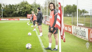 Pelayo jugará cedido y Álvaro Vázquez rescinde su contrato