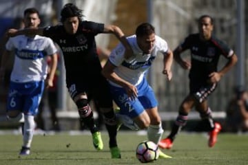 Futbol, Colo Colo vs Universidad Catolica
Quinta fecha, campeonato de Clausura 2016/17
El jugador de Universidad Catolica German Lanaro, derecha, disputa el balon con Jaime Valdes de Colo Colo durante el partido de primera division en el estadio Monumental de Santiago, Chile.
04/03/2017
Andres Pina/Photosport
*************

Football, Colo Colo vs Universidad Catolica
Fifth date, Clousure Championship 2016/17
Universidad Catolica's player German Lanaro, right, battles for the ball against Jaime Valdes of Colo Colo during the first division football match at the Monuemnatl stadium in Santiago, Chile.
04/03/2017
Andres Pina/Photosport