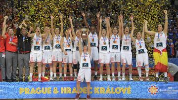 Espa&ntilde;a levanta al cielo el trofeo del Eurobasket, el tercero ya para una Selecci&oacute;n hist&oacute;rica.