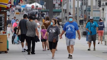 Con el avance de la vacunación en Estados Unidos, surge el cuestionamiento sobre el uso de mascarilla al aire libre. ¿Es necesario? Aquí te explicamos.