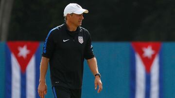 Despu&eacute;s de su pasado con la Selecci&oacute;n de los Estados Unidos, el dirigente se fue hacia Europa para dirigir en sus tierras y no ha descartado la Premier.