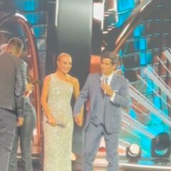 Esta escena se convierte en la más emotiva del Festival de Viña: le pidieron al artista chileno que cerrara los ojos y esto ocurrió