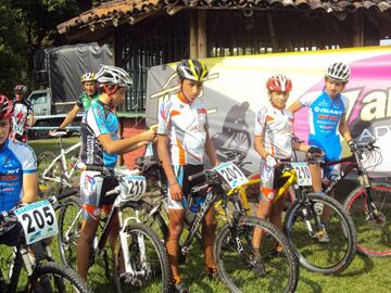 El ciclista colombiano del Team Ineos Grenadiers comenzó en el ciclomontañismo. Ahora ya suma dos grandes vueltas en su palmarés.