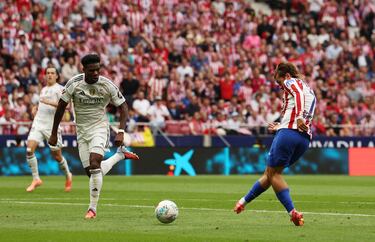 Griezmann marca el 5-2 para el Atlético de Madrid. 