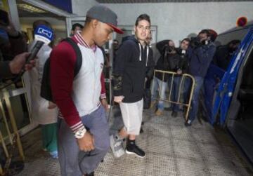 James Rodríguez sale del hospital Quirón de Murcia tras ser intervenido de la fractura del quinto metatarsiano del pie derecho.