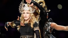 Madonna durante su actuación en la Super Bowl de 2012