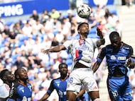 Lyon's Brazilian defender #16 Vinicius Abner (C) jumps to head the ball with Auxerre's Malian forward #10 Lassine Sinayoko (2R) during the French L1 football match between Olympique Lyonnais (OL) and AJ Auxerre at the Groupama Stadium in Decines-Charpieu, central-eastern France, on April 25, 2026. (Photo by ARNAUD FINISTRE / AFP)