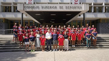Las 32 elegidas que acudirán al Mundial de Rubgy femenino, que arranca el próximo 24 de agosto en Inglaterra.