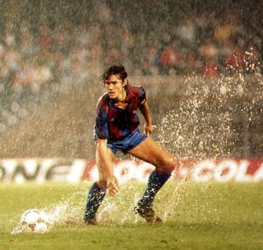 En 1982 fichó por el Barcelona tras un paso de tres años por el Atlético. Permaneció en el club blaugrana hasta 1987.