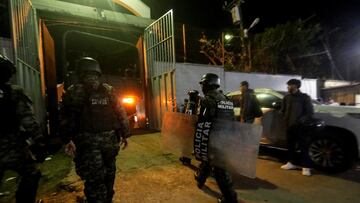 Soldiers arrive at the National Electoral Council (CNE) where electoral kits are stored, after Honduran President Xiomara Castro denounced what she called an "electoral coup" unfolding amid a chaotic vote count from the November 30 presidential election, marked by technical failures, fraud claims and a shadow cast by U.S. President Donald Trump, in Tegucigalpa, Honduras December 9, 2025. REUTERS/Fredy Rodriguez