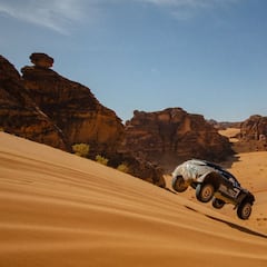 Rosberg celebra la primera con Cristina y Loeb en el podio