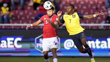 QUITO, ECUADOR - SEPTEMBER 05: Paulo D&iacute;az of Chile competes for the ball with Pervis Estupi&ntilde;an of Ecuador during a match between Ecuador and Chile as part of South American Qualifiers for Qatar 2022 at Rodrigo Paz Delgado Stadium on Septembe