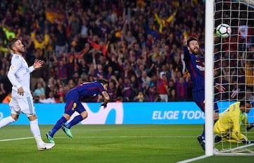 1-0. Luis Suárez celebró el primer gol.