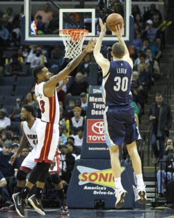 Jon Leuer, la gran sorpresa de unos Grizzlies que no necesitaron exprimirse.