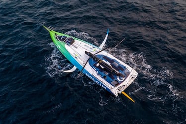 Guyot parte el mástil a poco más de 600 millas de Newport