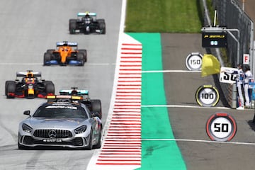 El 'safety car' tuvo que salir tras la colisión entre Vettel y Leclerc. 