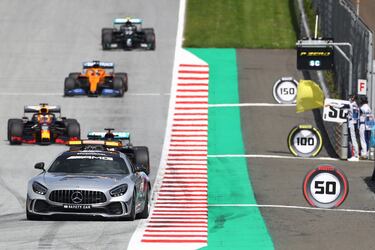 El 'safety car' tuvo que salir tras la colisión entre Vettel y Leclerc. 
