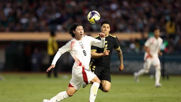 OAKLAND, CALIFORNIA - SEPTEMBER 06: Takumi Minamino of Japan and Jorge Sanchez of Mexico go for the ball during the first half of their international friendly at Oakland Alameda Coliseum on September 06, 2025 in Oakland, California. Ezra Shaw/Getty Images/AFP (Photo by EZRA SHAW / GETTY IMAGES NORTH AMERICA / Getty Images via AFP)