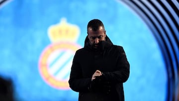 Diego Martínez, en el túnel de vestuarios del RCDE Stadium.