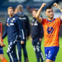 Chileno marca un triplete en Europa y celebra con euforia