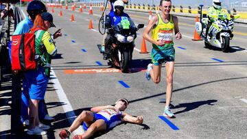 El escoc&eacute;s Callum Hawkins, que iba en cabeza, se desvaneci&oacute; y fue adelantado por el australiano Michael Shelley, que fue ganador. Hawkins acab&oacute; en el hospital. 