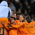 Celebración de los jugadores del Real Madrid tras el gol de Bellingham que certificó la remontada.