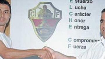 <b>FIRMADO. </b>Laurent de Palmas, junto a Diego Fuentes, fue el primer jugador fichado por el Elche.